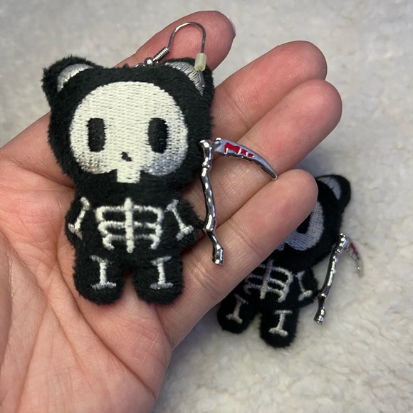 ⚡️2/$15⚡️skeleton bear earrings - Picture 2 of 3